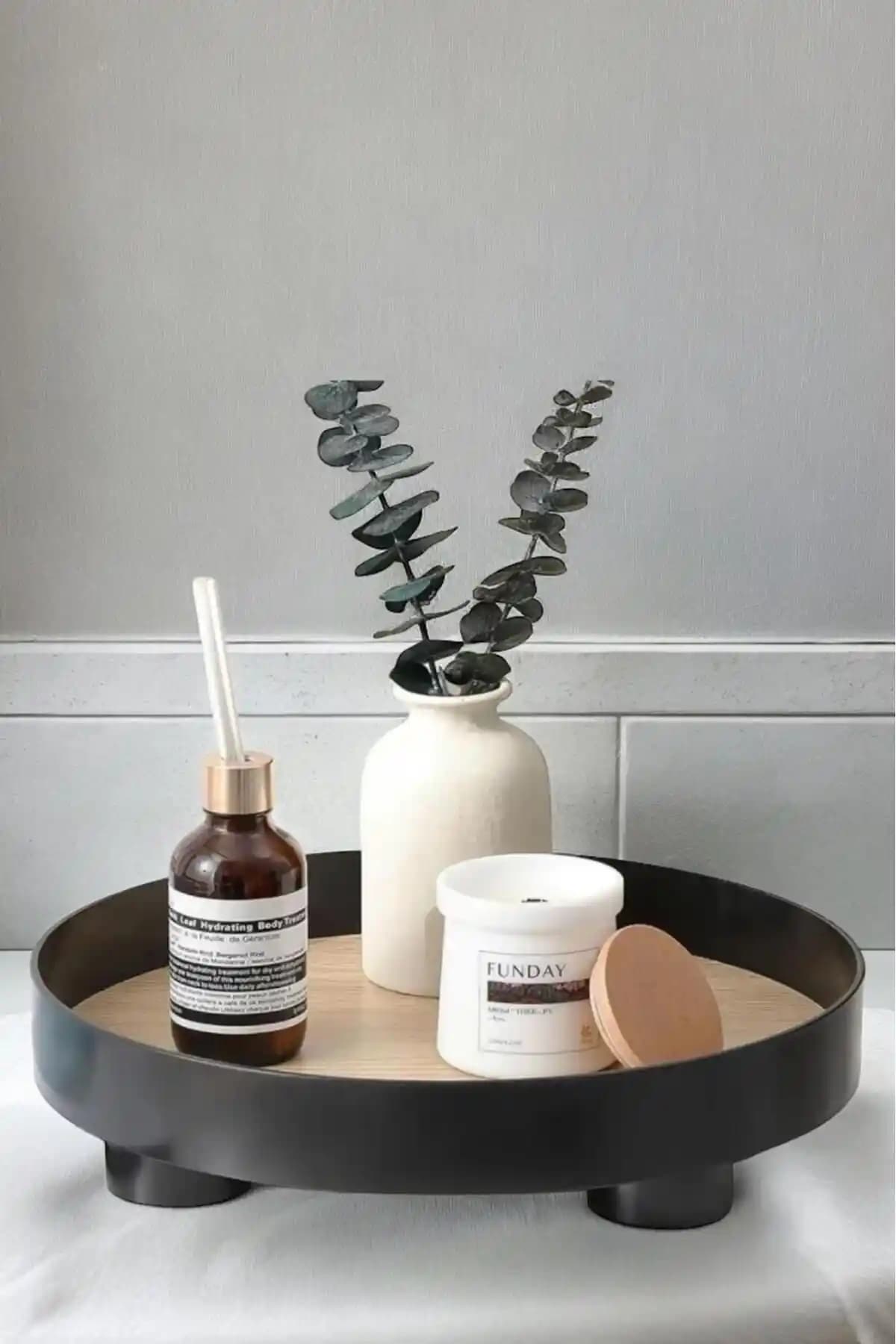 Banyo Dekorasyonunda Şıklık ve İşlevselliğin Anahtarı: Modern Banyo Tepsileri ve Seçim Rehberi