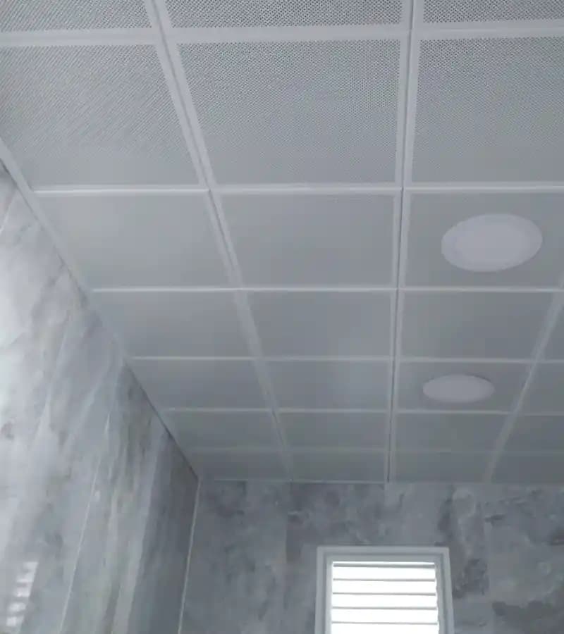 Banyo Tabanı Dekorasyonunda Güvenlik ve Estetiği Bir Arada Sağlayan Malzeme Seçenekleri