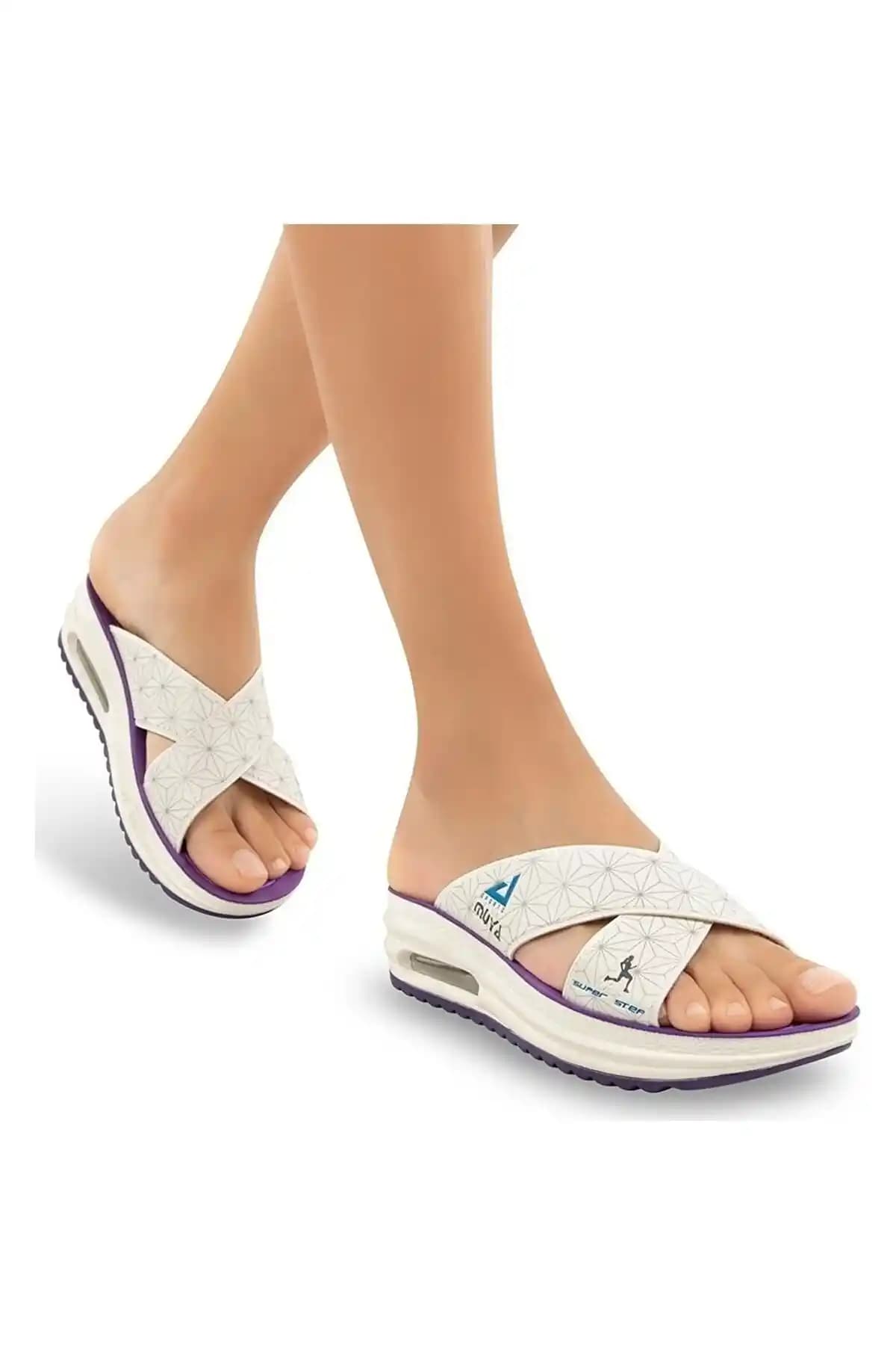 Banyoda Güvenlik ve Estetik İçin Kaymayan Terlikler: Konforlu ve Şık Çözüm