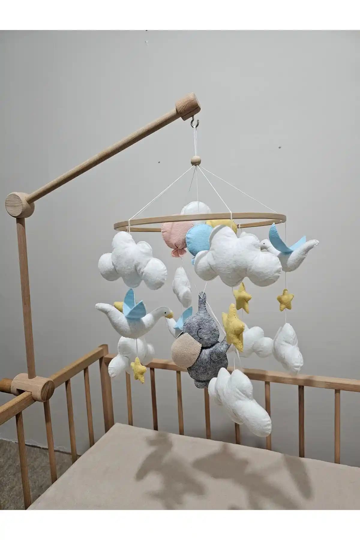 Beşik Müzikli Dönence Nedir ve Çocuk Odası Dekorasyonunda Nasıl Kullanılır