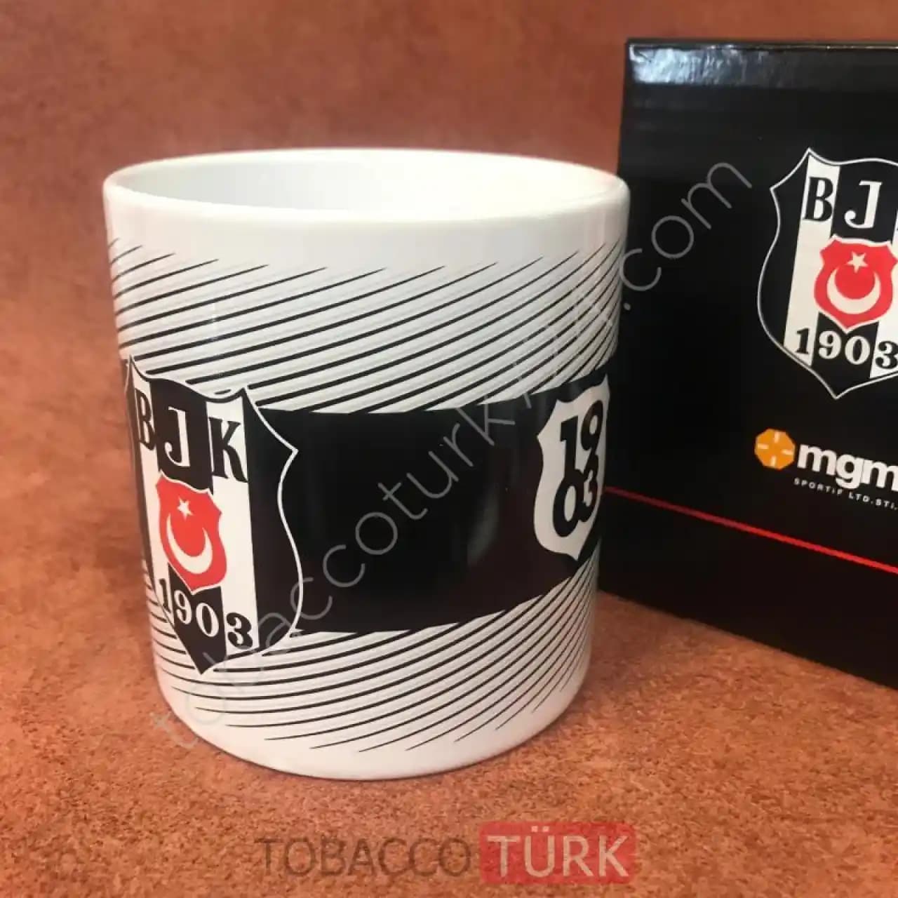 Beşiktaş Temalı Bardaklar: Dekorasyon ve Mobilya İçin Siyah Beyaz Şıklık ve Kullanım Fırsatları