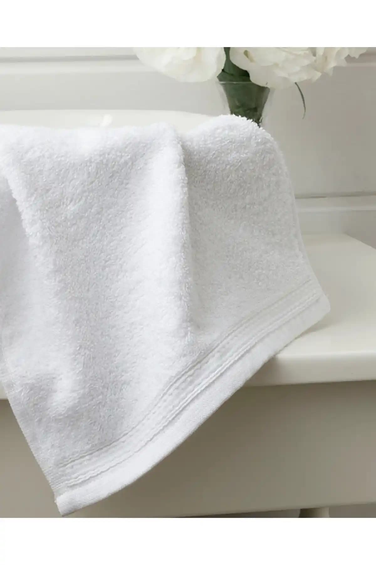 Beyaz El Havlusu Dekorasyonda Zarafet ve Fonksiyonellik İçin Modern Bir Seçenek