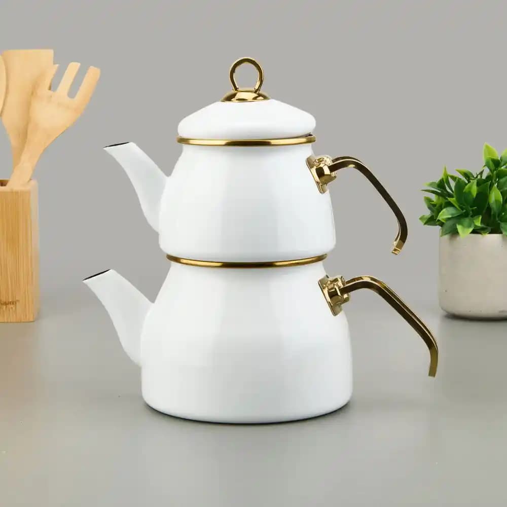 Beyaz Emaye Çaydanlıklar: Geleneksel ve Modern Mutfak Dekorasyonunda Şıklık