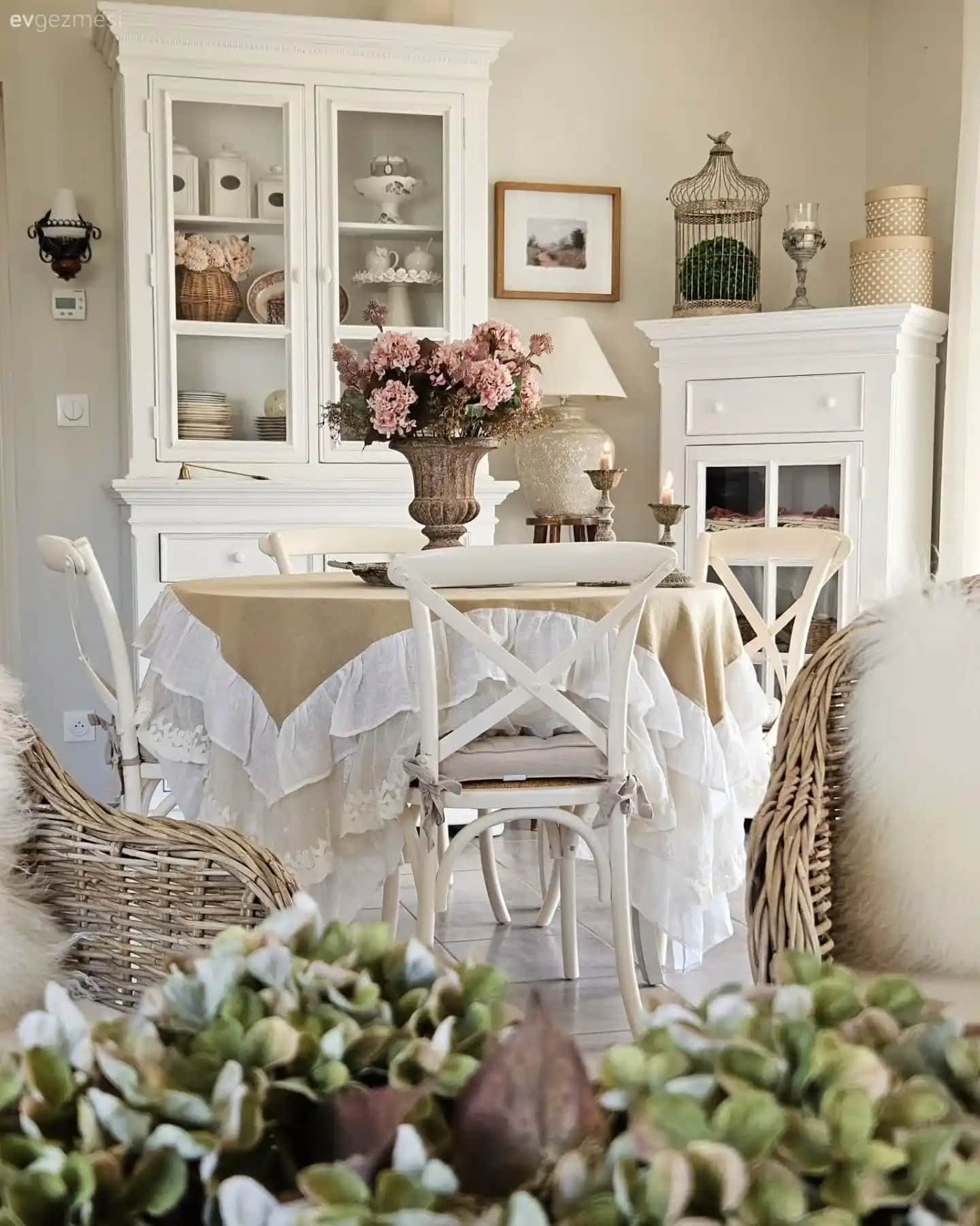 Beyaz Objelerle Dekorasyonunuzu Şık ve Fonksiyonel Hale Getirin