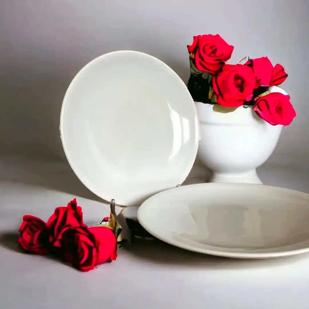 Beyaz Porselen Servis Tabağı ile Dekorasyonda Zarif ve Fonksiyonel Çözümler