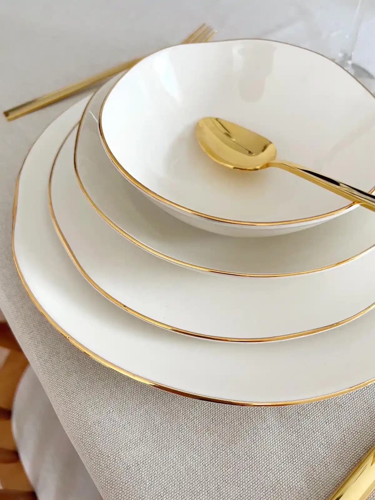 Beyaz Porselen Yemek Takımı Seçerken Dikkat Edilmesi Gerekenler ve Sofralara Zarafet Katma İpuçları