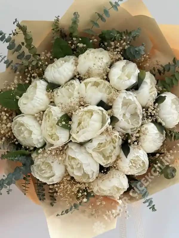 Beyaz Şakayık Dekorasyonda Zarafet ve Anlamın Simgesi Olarak Kullanımı