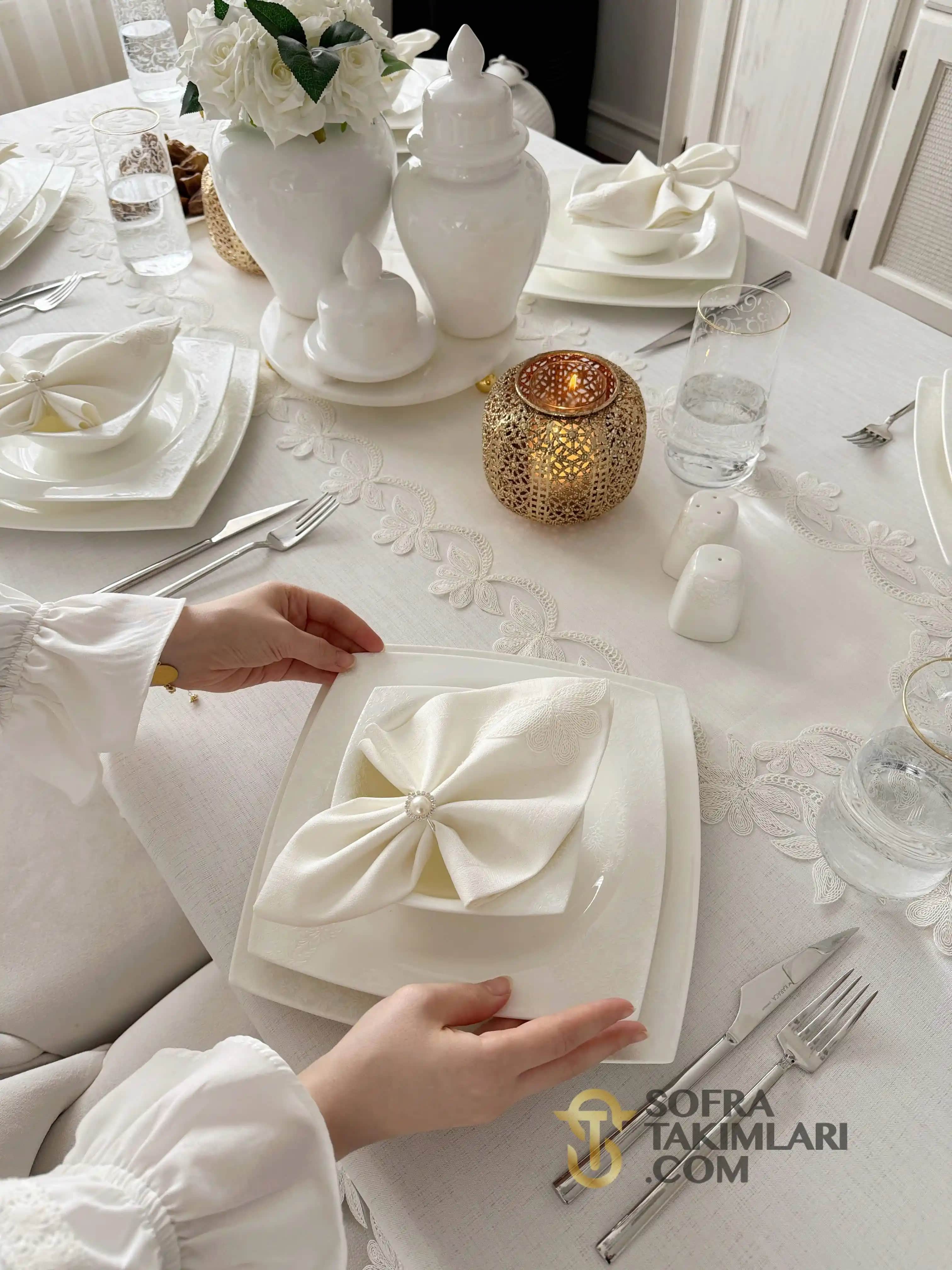 Beyaz Sofra Dekorasyonu ve Mobilya Trendleri Modern ve Şık Evler İçin
