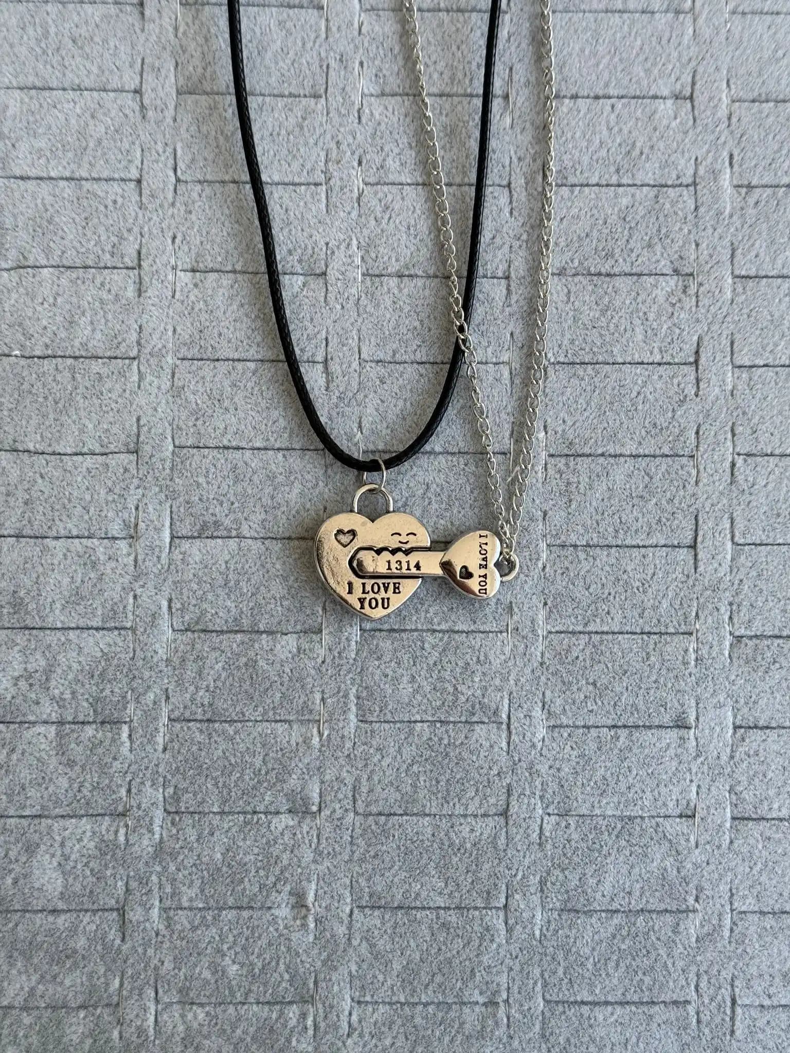 Birleşen Kolye ile Dekorasyonda Modern ve Şık Detaylar Oluşturma Rehberi