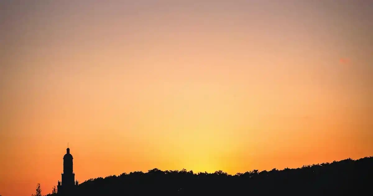 Boncuklu Çay Fincanı Dekorasyon ve Mobilyada Zarafetin Modern Yansıması