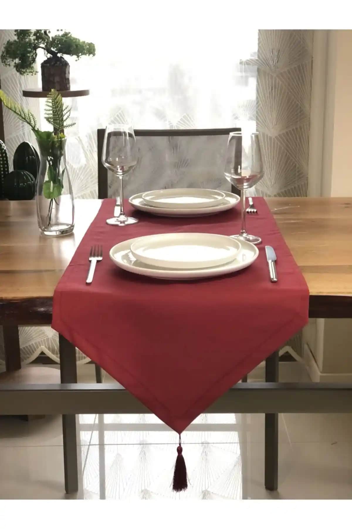 Bordo runner ile dekorasyonda şıklık ve zarafeti yakalamanın yolları ve kullanım ipuçları