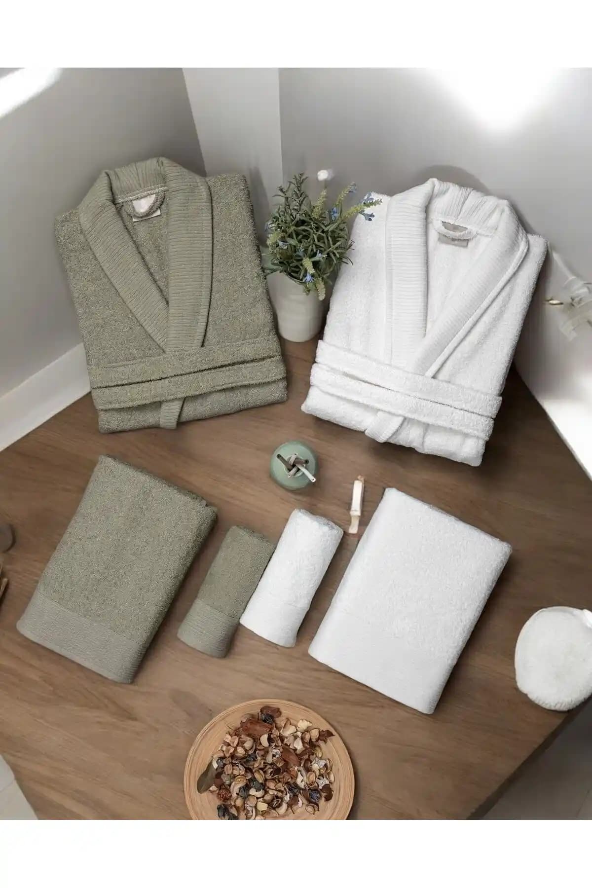 Bornoz Havluları ile Banyonuzda Şıklık ve Konforu Bir Arada Yakalayın