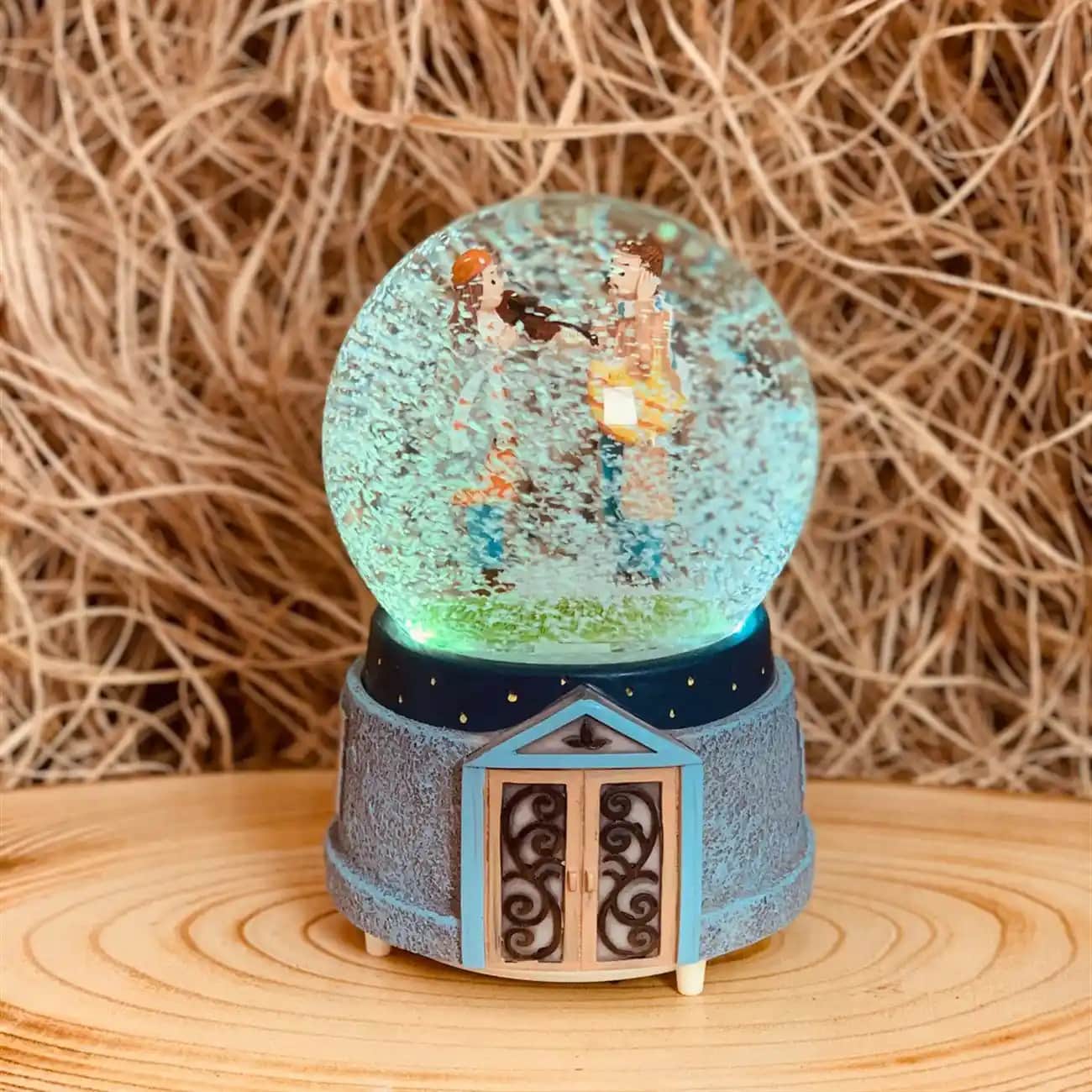 Büyük Boy Kar Küresi ile Evinize Şıklık ve Sıcaklık Katın