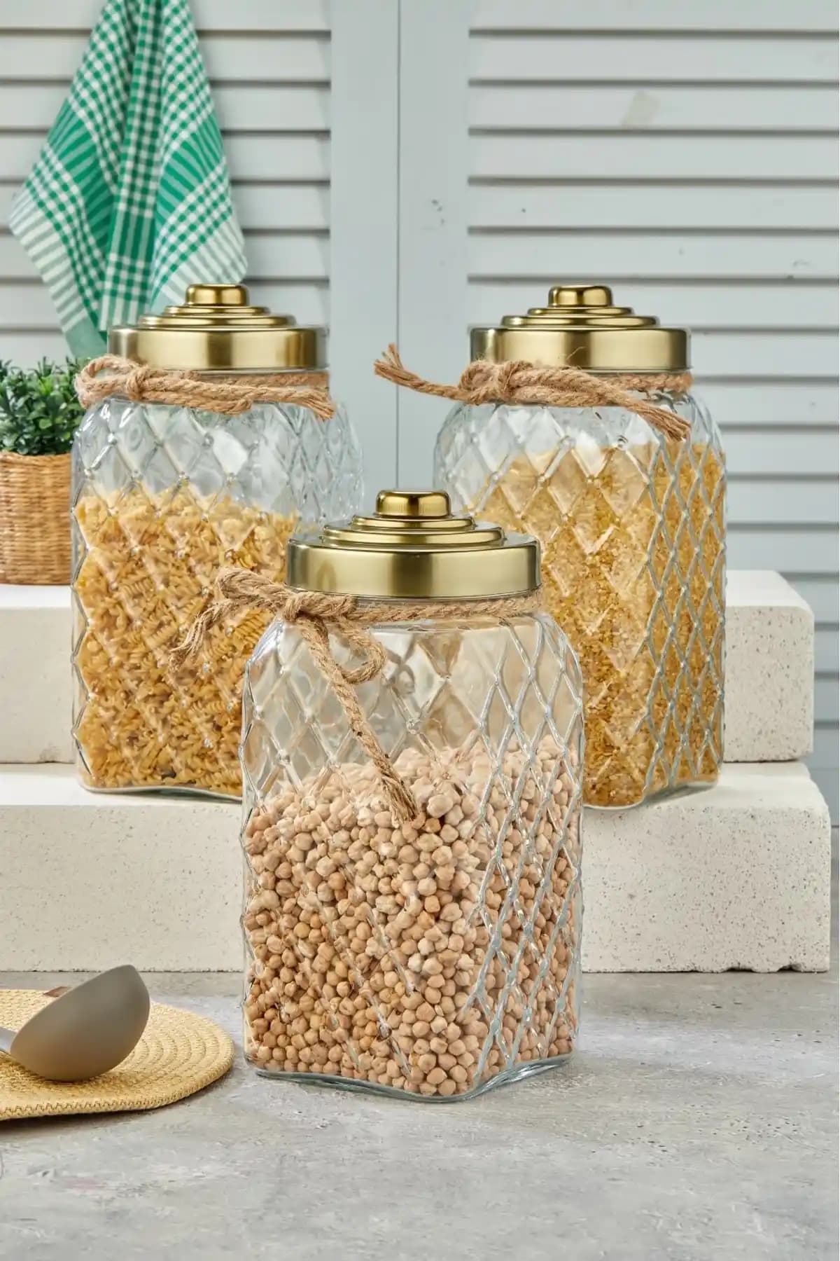 Büyük Cam Kavanozlarla Dekorasyonda Şıklık ve İşlevselliğin Birleşimi