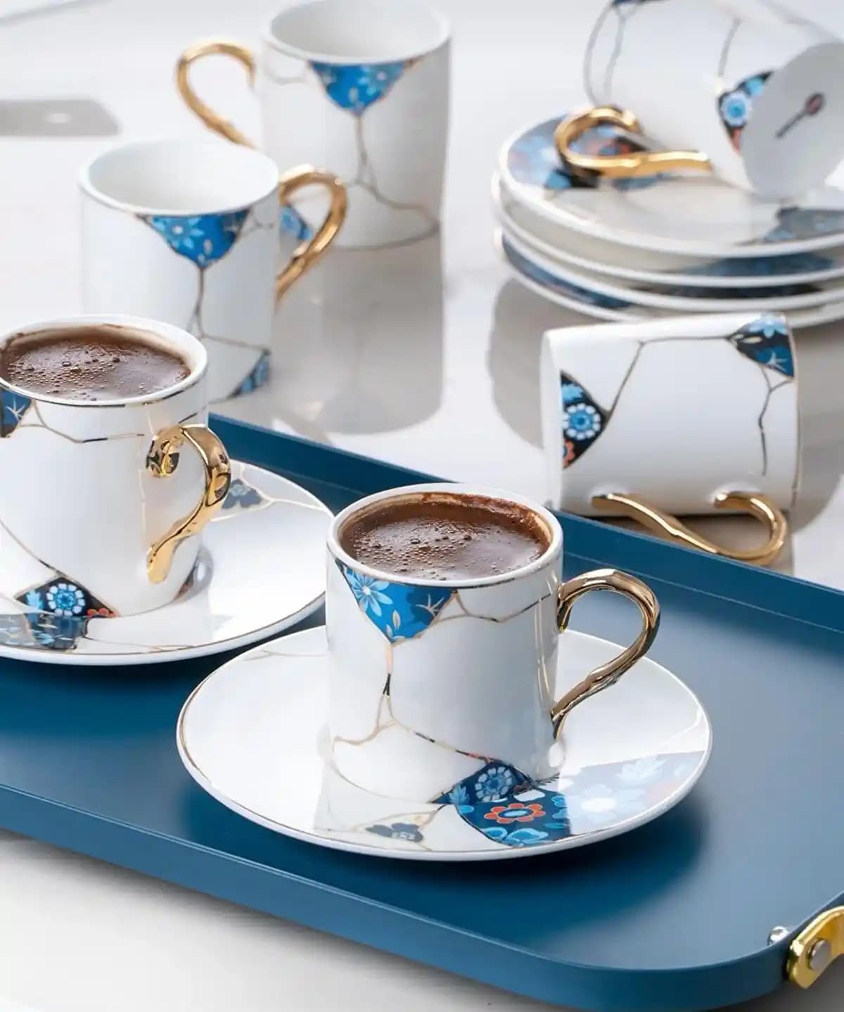 Büyük Fincanlar Dekorasyonda Estetik ve Çok Amaçlı Kullanım İmkanlarıyla Öne Çıkıyor