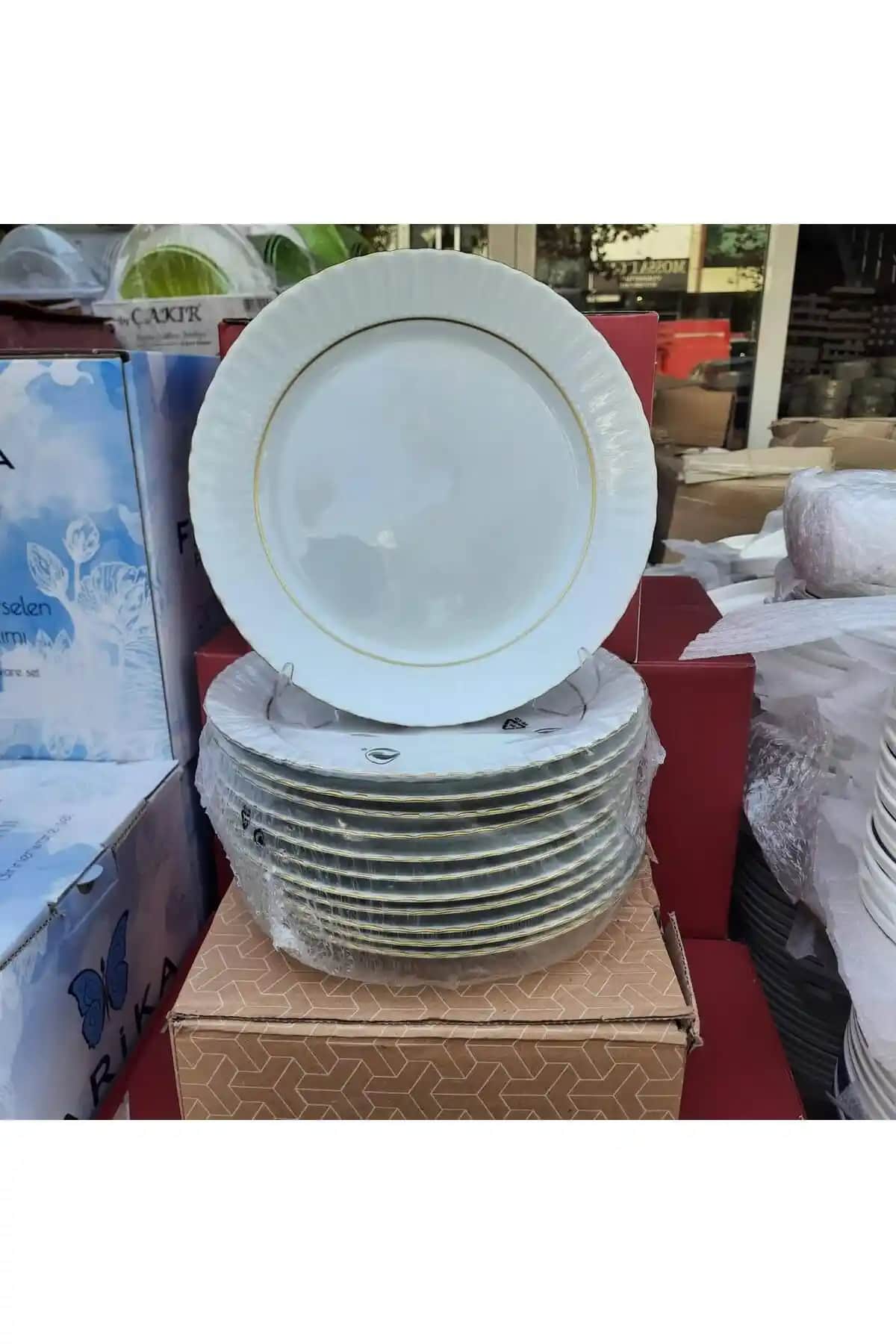 Büyük Pasta Tabağı Seçimi ve Dekorasyonda Kullanım İpuçları