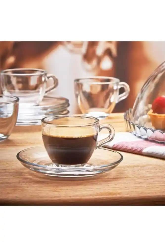 Cam Çay Fincanlarıyla Dekorasyon ve Fonksiyonellik Bir Arada Anlatılıyor