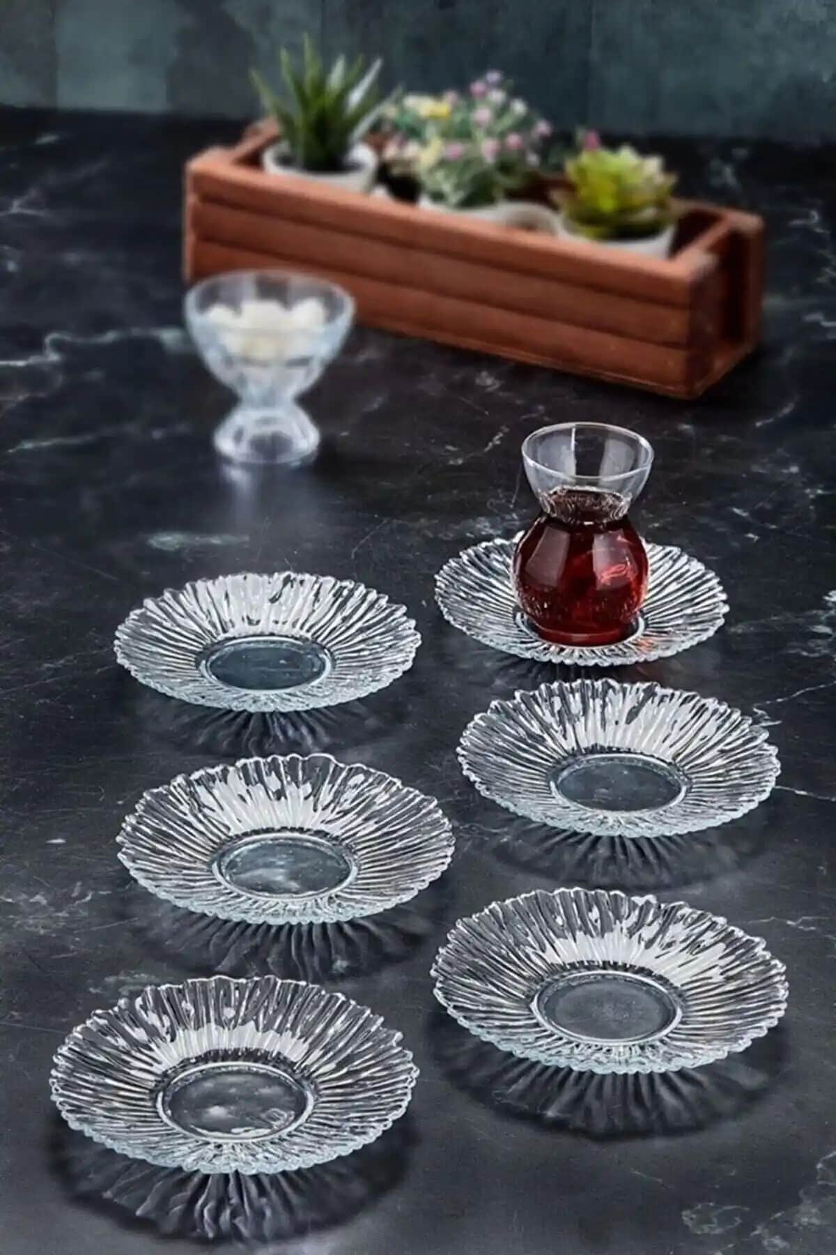 Cam Çay Tabağı ile Dekorasyonda Zarafet ve İşlevselliğin Birleşimi