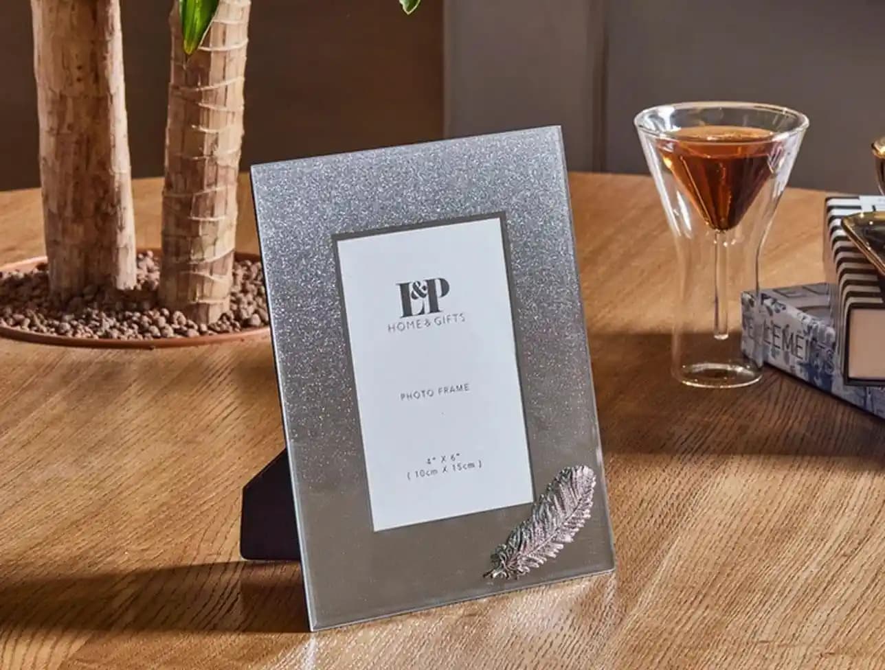 Cam Çerçeve ile Dekorasyonda Estetik ve İşlevselliğin Modern Kullanımı