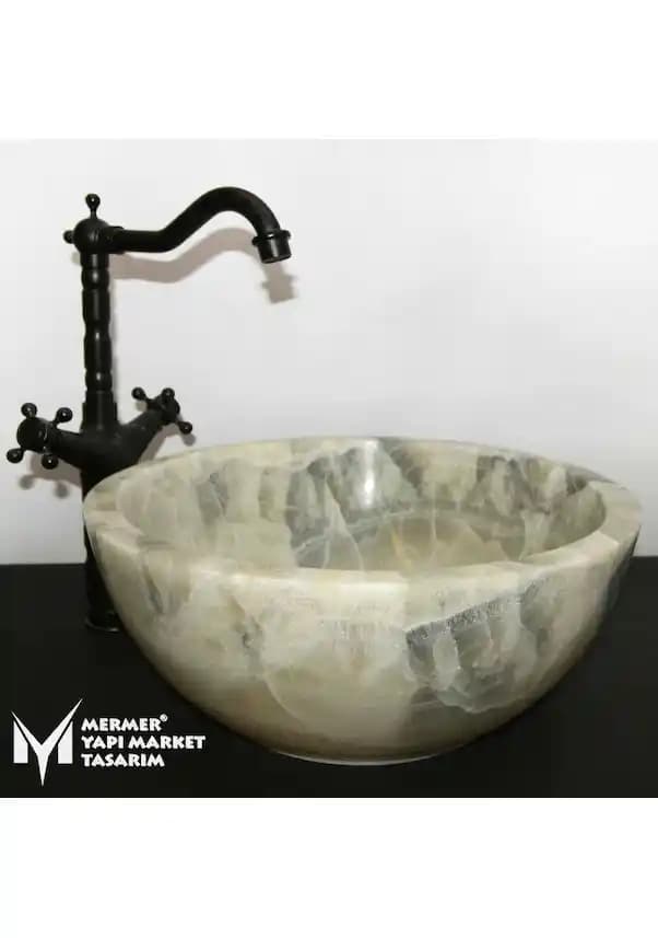 Cam Mermer: Modern İç Mekan Tasarımında Estetik ve Dayanıklılığı Birleştiren Malzeme