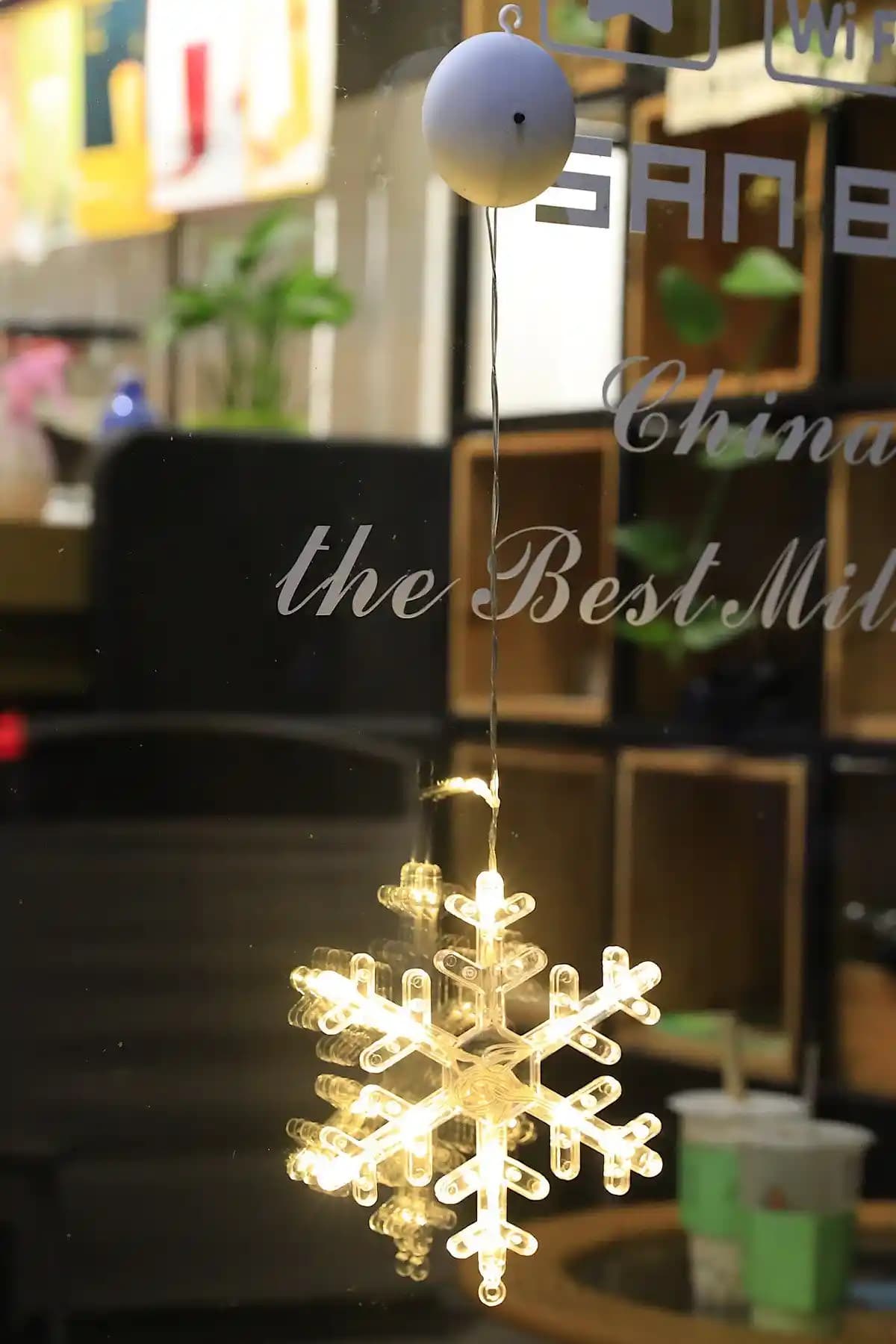 Cam Süsleri ile Ev Dekorasyonunda Şıklık ve Zarafet: Farklı Modeller ve Trendler