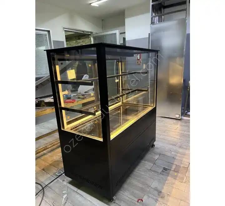 Cam Teşhir Dolapları ile Mekânlarınızda Estetik ve Fonksiyonellik Bir Arada