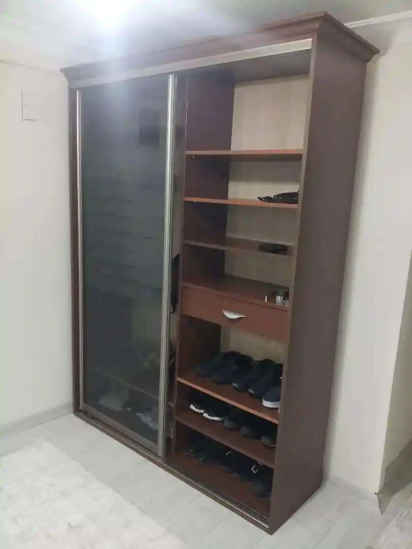 Camlı Vestiyerlerle Giriş Alanınızı Modern ve Şık Bir Şekilde Yenileyin