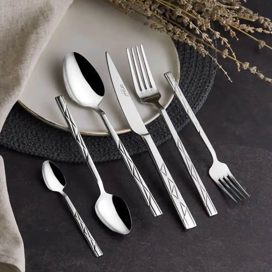Çatal Kasık Bıçak Setleri ile Dekorasyon ve Mobilya Tasarımında Şıklık ve Fonksiyonellik