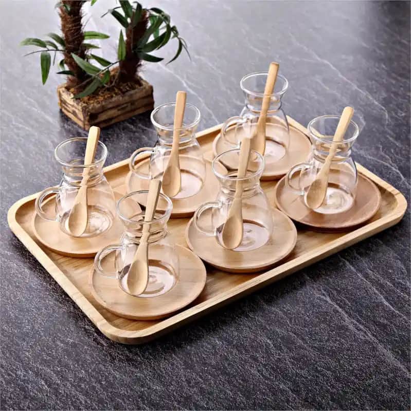 Çay Bardağı Setleri ve Tepsili Sunumlar: Ev Dekorasyonunda Şıklık ve Fonksiyonellik