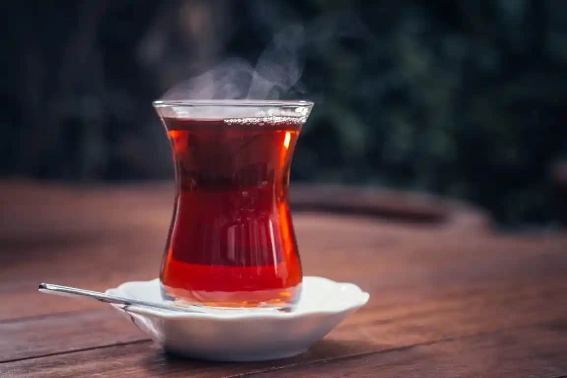 Çay ve Bardaklar: Dekorasyonda Zarafet ve İşlevselliğin Birleşimi