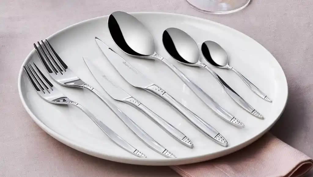 Çekmeceli Kaşık ve Çatal Takımlarıyla Modern ve Şık Mutfak Dekorasyonu