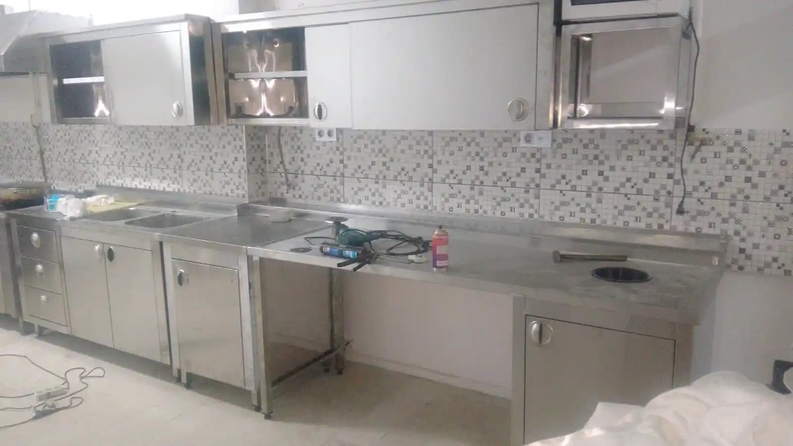 Çelik Mutfakların Özellikleri, Avantajları ve Modern Tasarım Trendleri