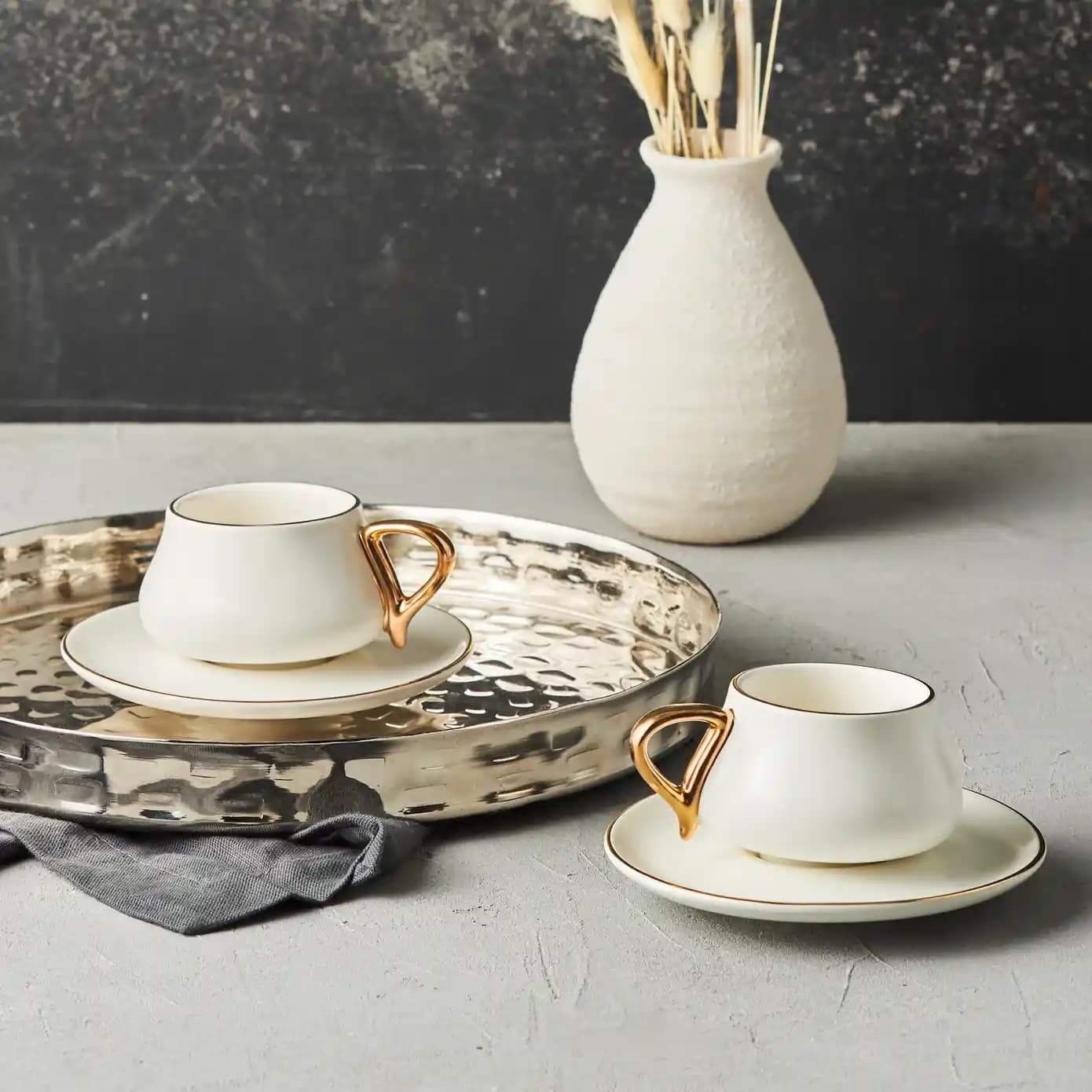 Çeyrekli Fincanlar: Geleneksel Motiflerle Dekorasyon ve Mobilya Detayları