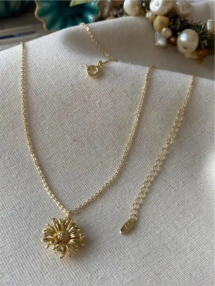 Çiçek Kolye Modelleri ve Tasarımlarıyla Doğadan İlham Alan Zarif Takılar