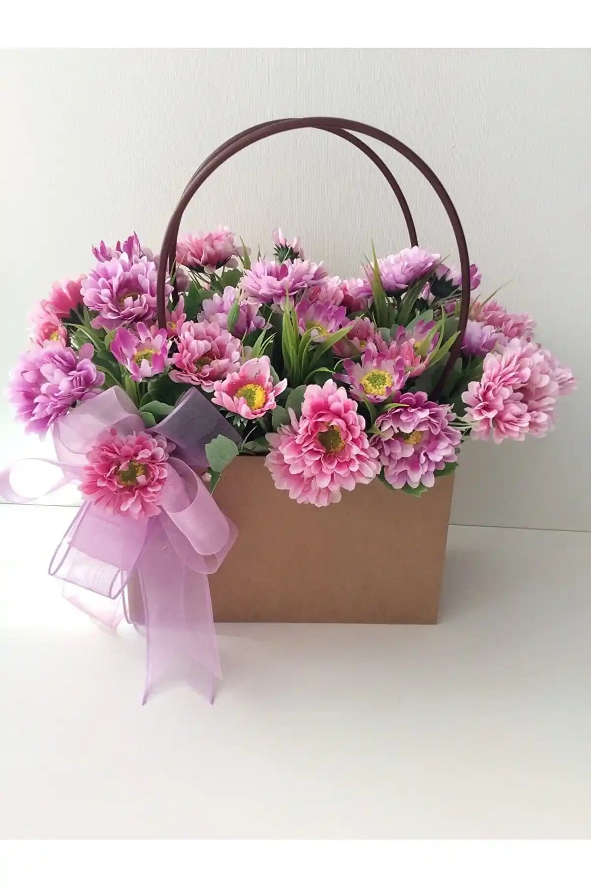 Çiçek Sepeti Çanta ile Dekorasyonda Yenilikçi ve Şık Dokunuşlar