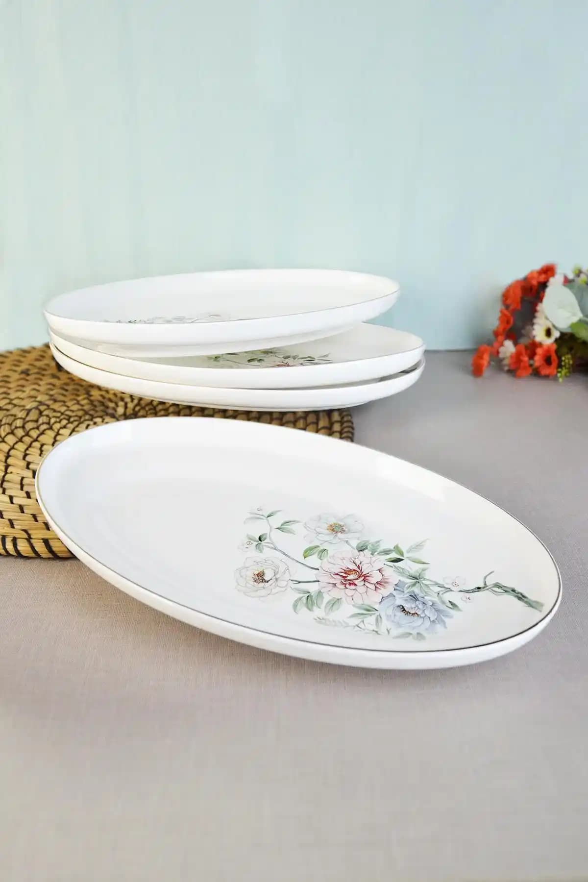 Çiçekli Tabaklar: Dekorasyon ve Mobilyada Zarafetin Simgesi