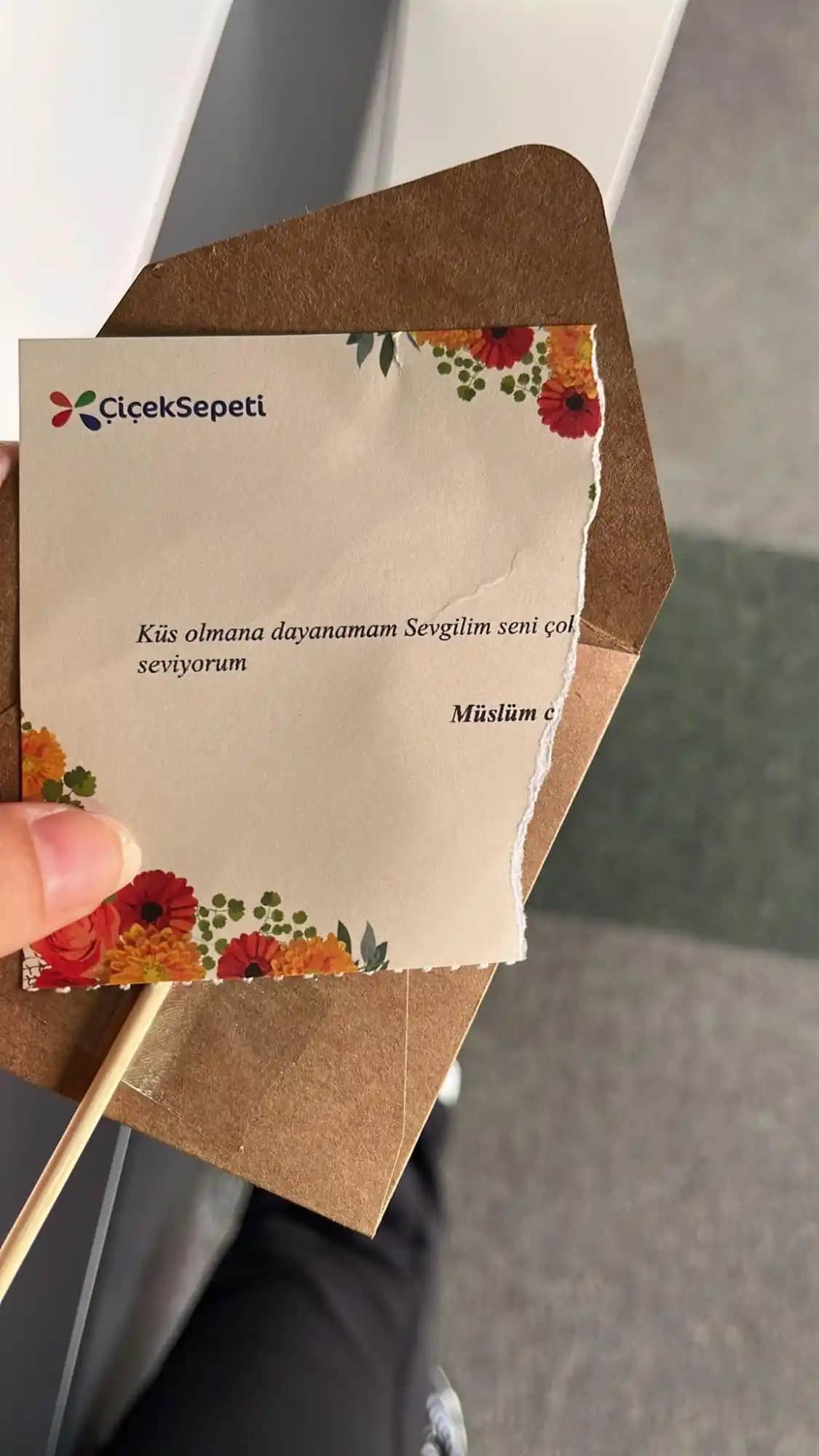 Çiçeksepeti Kart Notlarıyla Anlamlı ve Etkileyici Mesajlar Yazma Rehberi