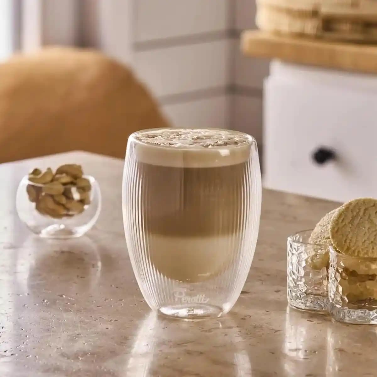 Çift Cidarlı Bardaklar: Modern Dekorasyon ve Fonksiyonellik Sunan Şık Tasarımlar