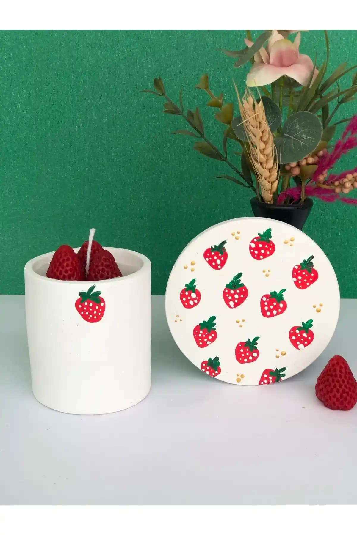 Çilekli Mumlar ile Dekorasyonda Tatlı ve Doğal Dokunuşlar