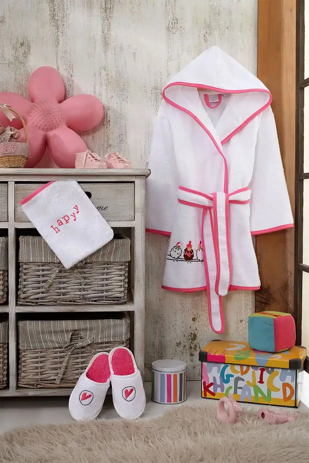 Çocuk Bornoz Setleri: Konfor ve Eğlenceyi Bir Arada Sunan En Güzel Seçenekler