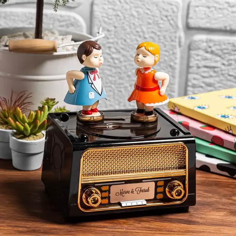 Dans Eden Çift Müzik Kutusu ile Ev Dekorasyonunda Romantizmi Yansıtın