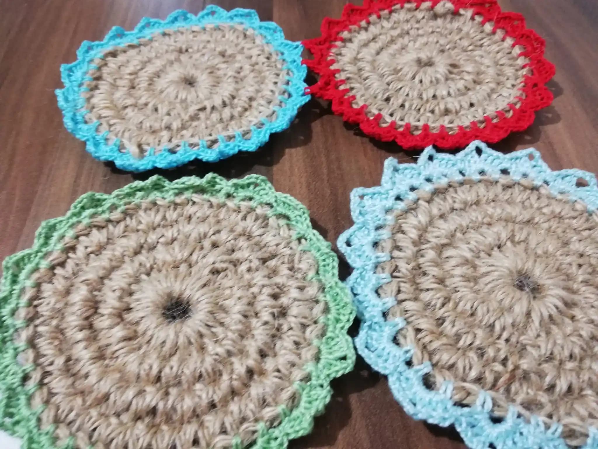 Dantel Bardak Altlıkları ile Ev Dekorasyonunda Zarif ve Fonksiyonel Detaylar