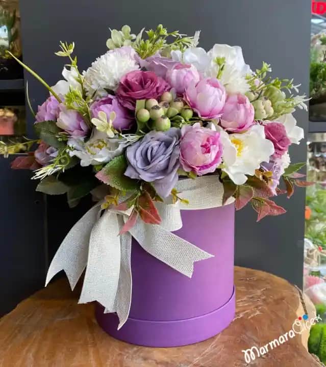 Dekorasyon ve Mobilya Dünyasında Kutuda Çiçek Kullanımı: Doğal ve Estetik Bir Dokunuş