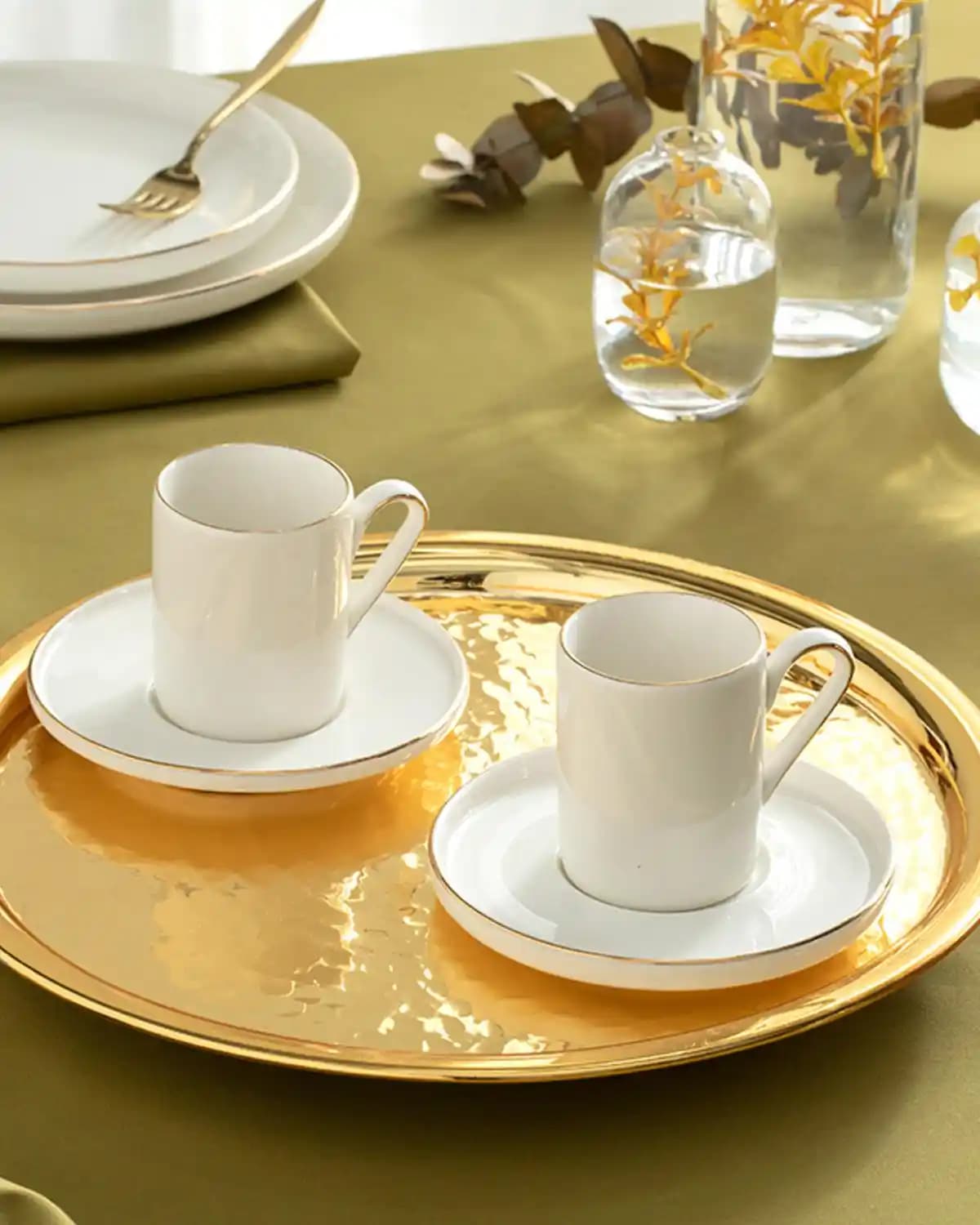 Dekorasyon ve Mobilyada Gold Fincanlar: Şıklık ve Lükse Davet Eden Detaylar