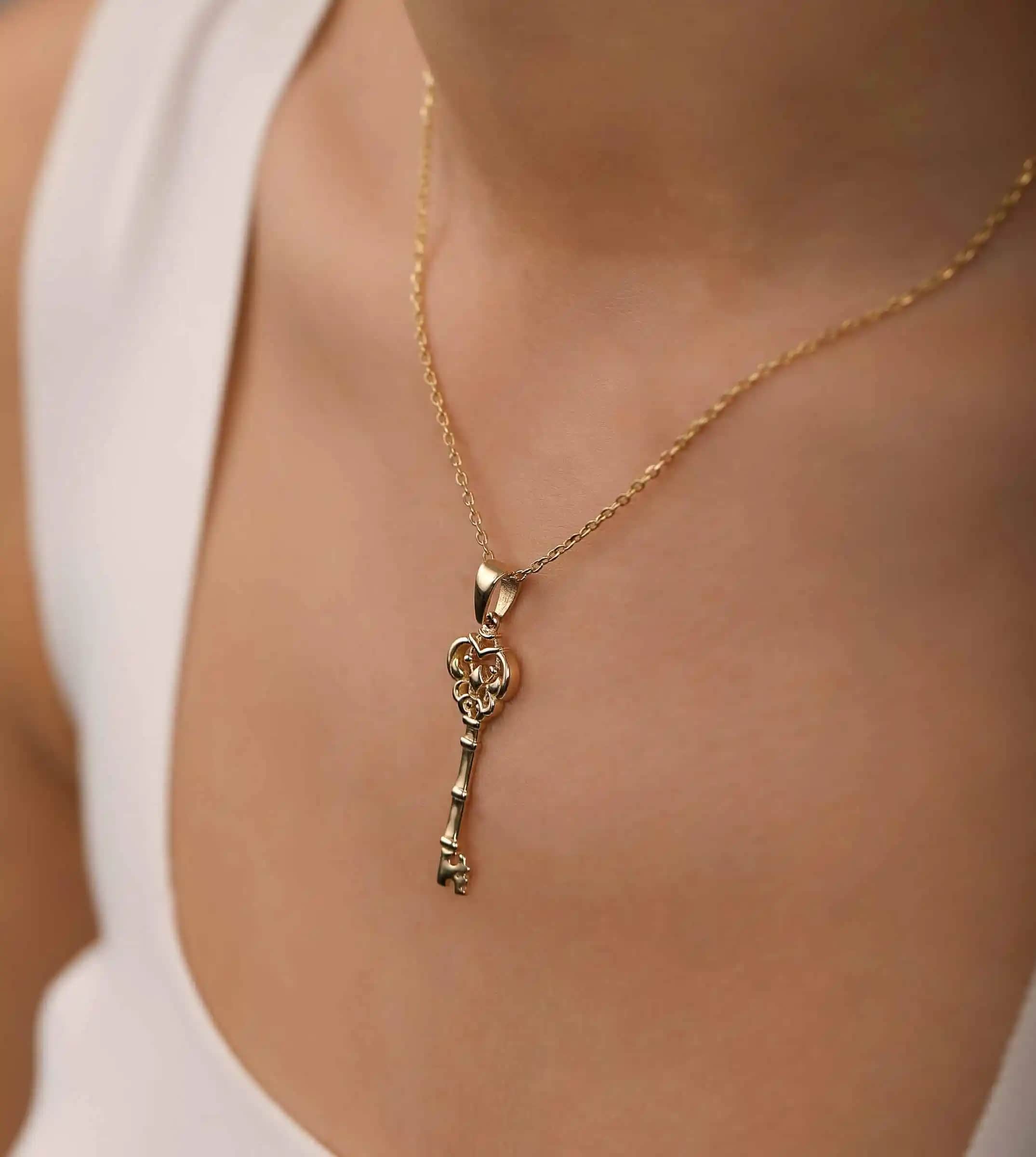 Dekorasyonda Anahtar Kolye Ucu Kullanımı ve Şıklık Yaratmanın Yolları