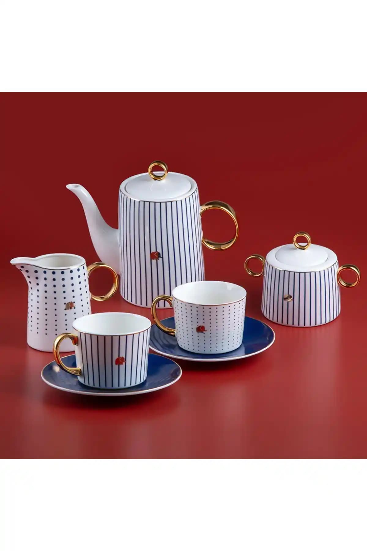 Dekorasyonda Çay ve Kahve Setleri: Şıklık ve Fonksiyonelliğin Modern ve Klasik Seçenekleri