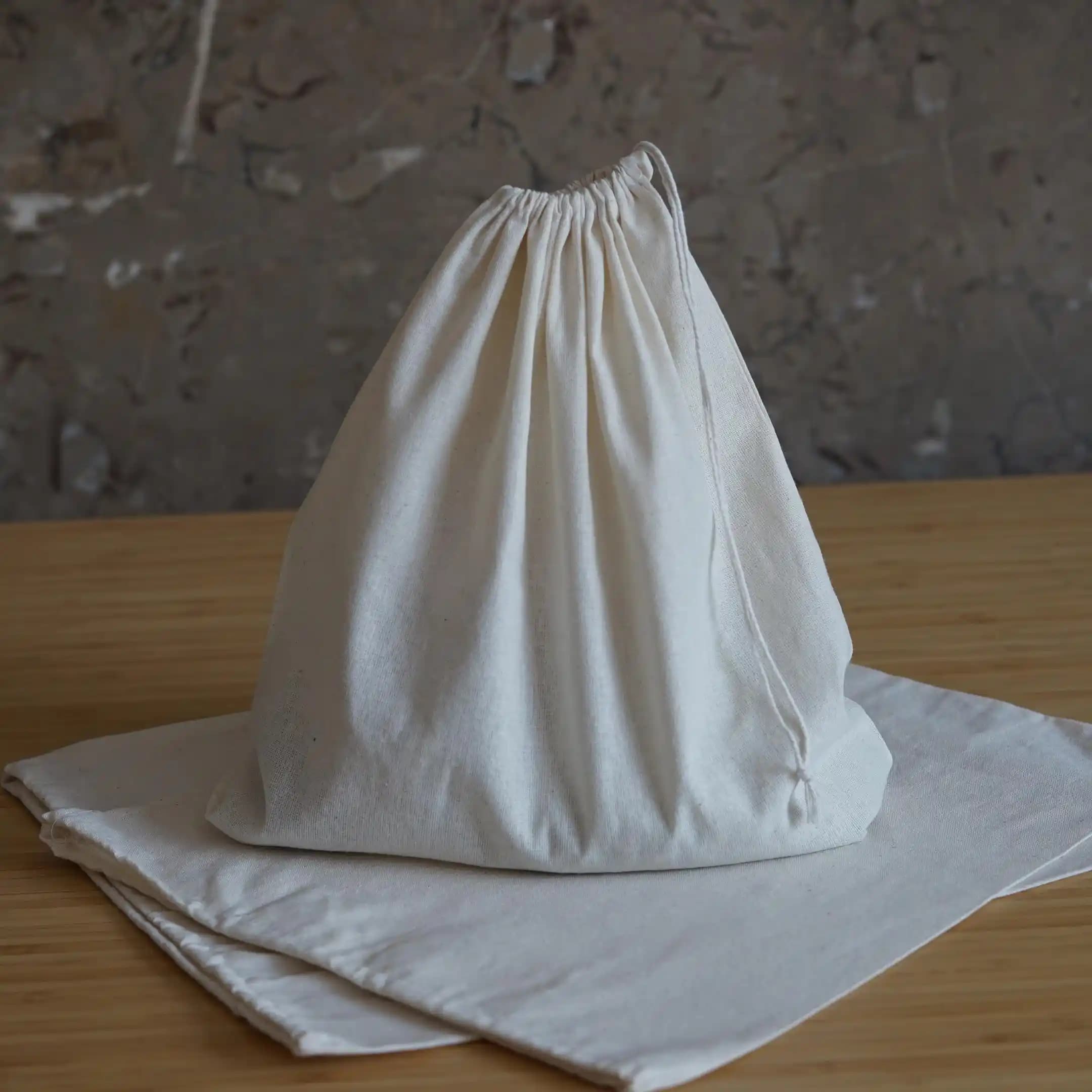 Dekoratif ve Fonksiyonel Bakliyat Keseleri ile Modern Mutfak Tasarımı