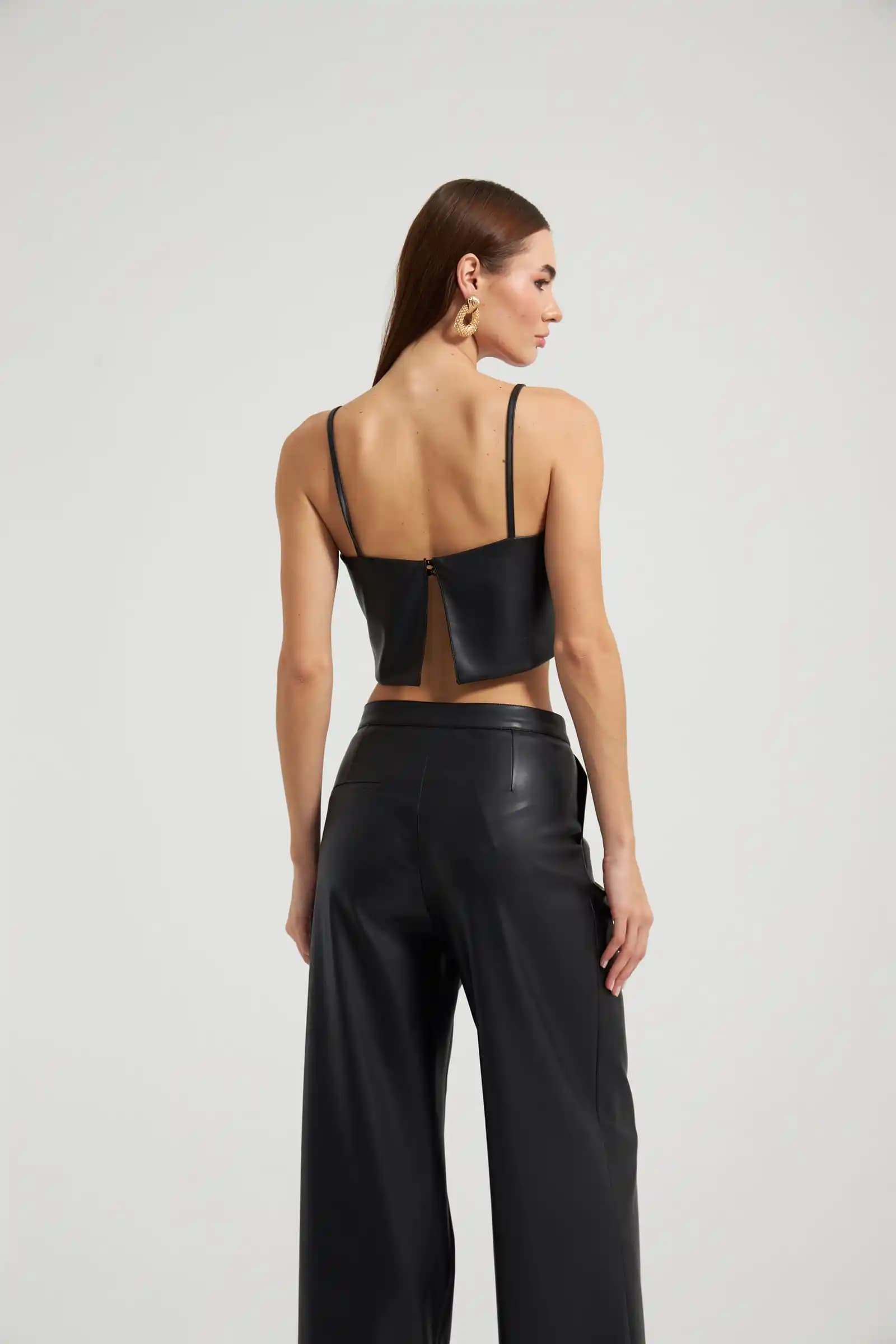 Deri Top Kullanımıyla Modern ve Şık Dekorasyon Çözümleri