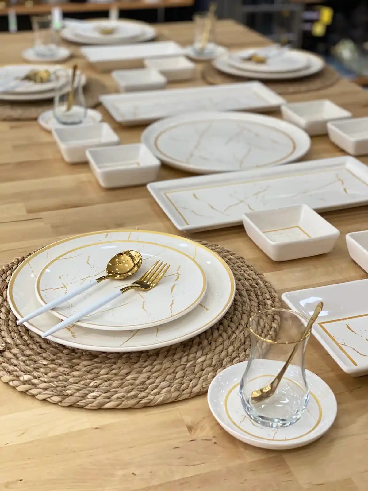 Desenli Kahvaltı Takımlarıyla Sofralarınıza Şıklık Katın ve Dekorasyonunuzu Zenginleştirin