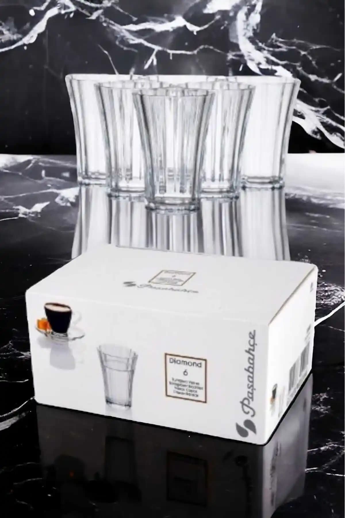 Diamond Bardaklar: Estetik ve Fonksiyonelliği Bir Arada Sunan Zarif Dekoratif Bardaklar